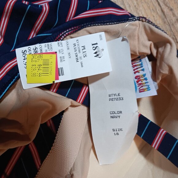 Women's 18W New NWT Striped Tankini Top Only Built-In Bra Sizzle Beach - Picture 5 of 5